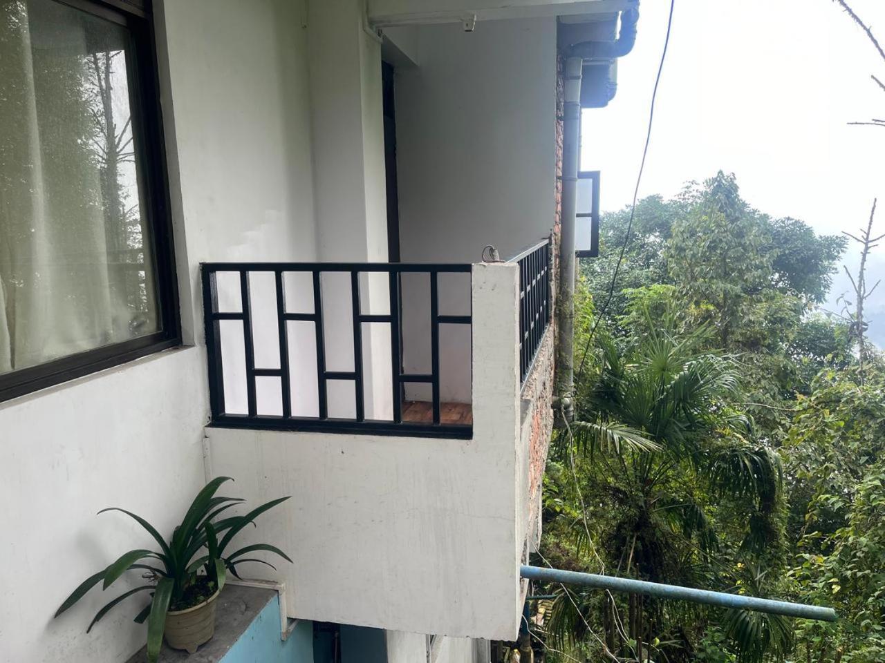 Forest Lodge - 80 Mts From Mall Road Darjeeling  Exterior photo